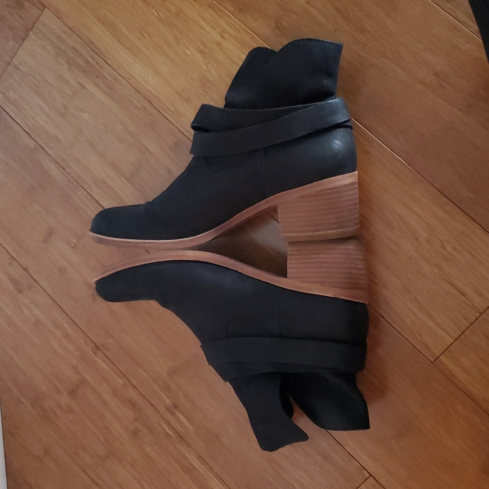 UGG Elora Black Ankle Boots Size 9 - Picture 8 of 13